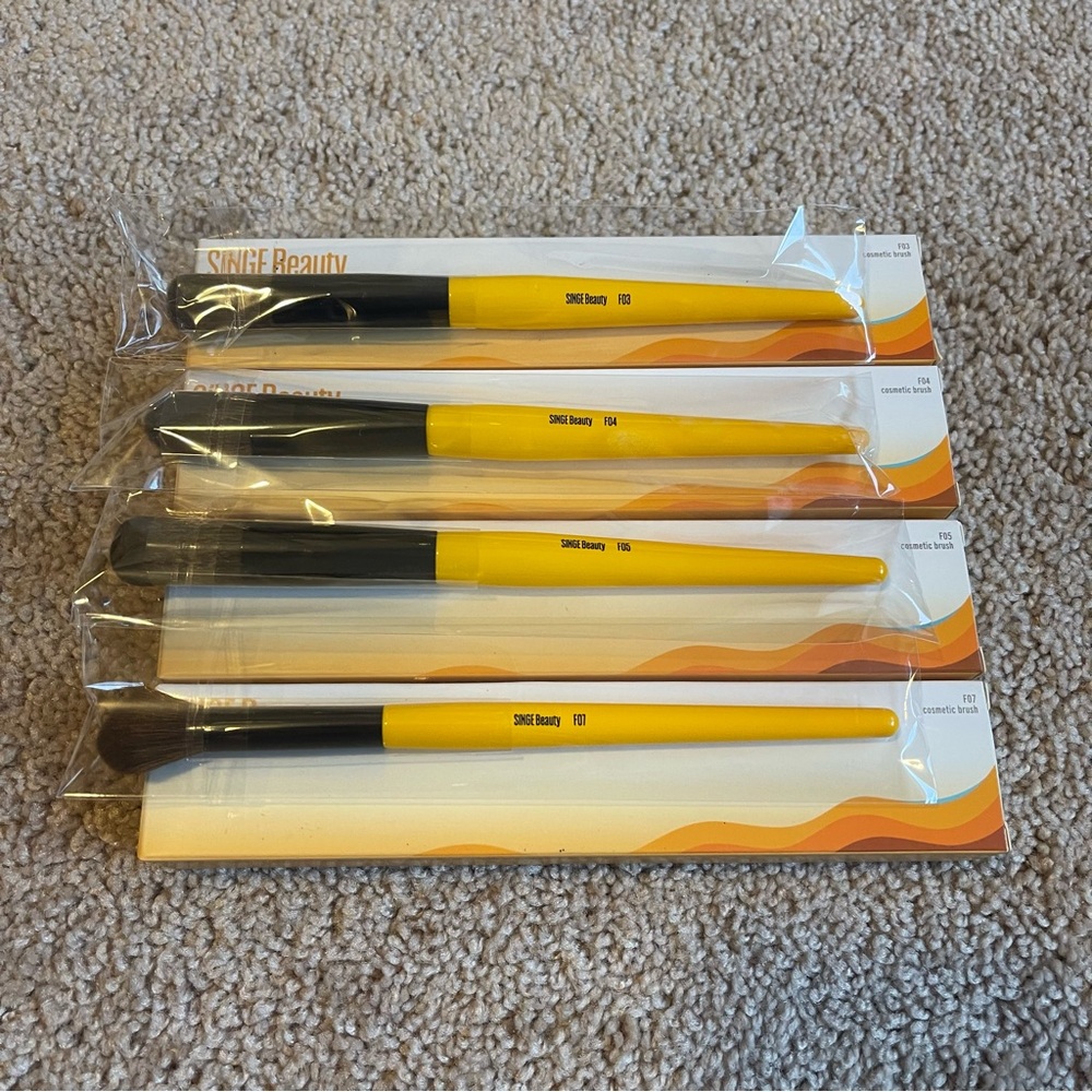SINGE BEAUTY BRUSHES & SPONGE-BRAND NEW